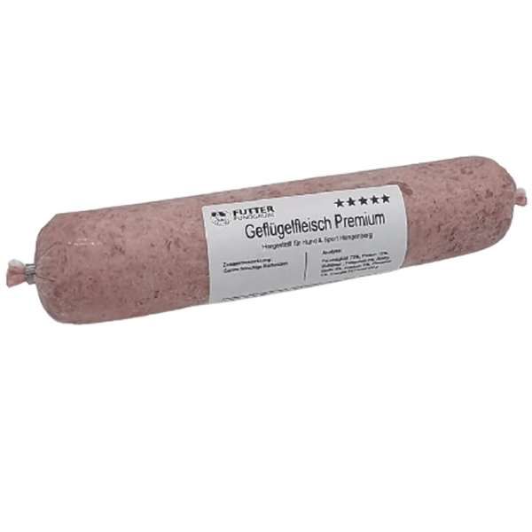 Eine Frostfleischrolle mit weißem Etikett und der Aufschrift „Geflügelfleisch Premium“. Verpackt in einem nicht essbaren Kunstdarm. Die Füllung ist fein gewolft und zeigt eine hellrosa, gleichmäßige Masse mit leicht marmorierter Struktur.