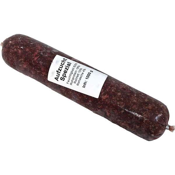 Vakuumverpackte Wurstrolle mit der Aufschrift „Aufzucht Spezial“, verpackt in einem nicht essbaren Kunstdarm. Das Einzelfuttermittel für Hunde enthält 17 % Rohprotein, 6 % Fett und 69 % Feuchtigkeit und ist speziell für die Aufzucht geeignet.