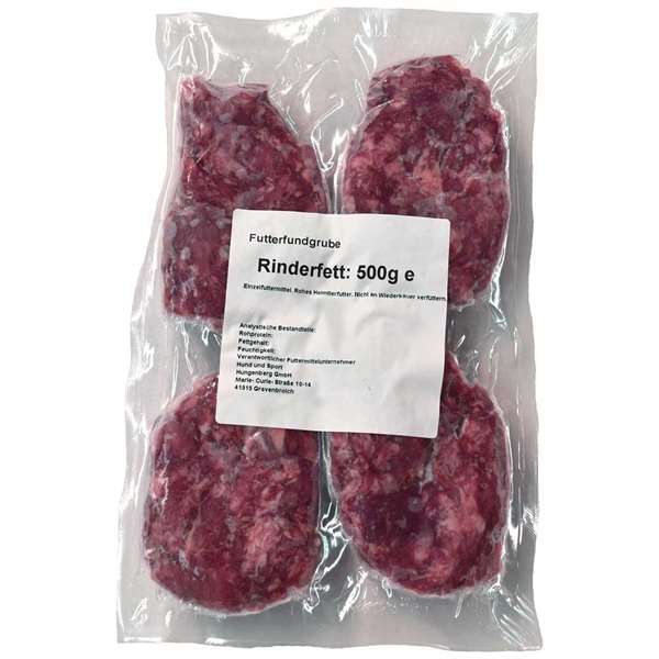 Ein transparenter Kunststoffbeutel mit vier oval geformten, flach gepressten Portionen Rinderfett. Die rohen Stücke sind rosarot mit weißen Fettanteilen durchzogen. Auf dem Beutel befindet sich ein weißes Etikett mit der Aufschrift „Rinderfett: 500 g“.