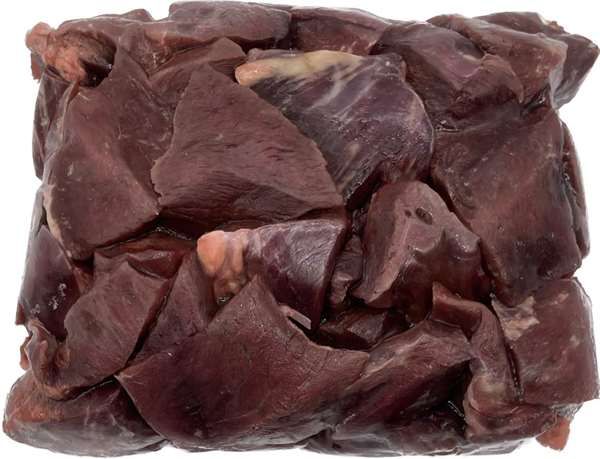 Mehrere grob gewürfelte Stücke mageres Rinderherz in dunklem Rotbraun mit vereinzelten helleren Fettanteilen. Die Stücke sind eng gepackt und leicht glänzend.