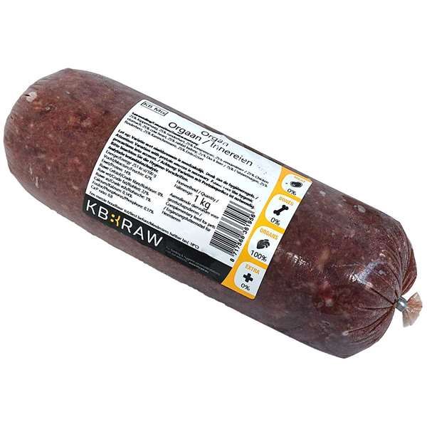 Eine Frostfleischrolle mit weißem Etikett und der Aufschrift „Organ / Orgaan / Innereien“. Verpackt in einem nicht essbaren Kunstdarm. Die Füllung ist fein gewolft und zeigt eine dunkelbraune, leicht unregelmäßige Masse mit vereinzelten helleren Einschlüs